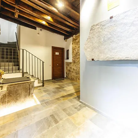 Bravissimo 1593, Pedestrian Area With Medieval Charm Apartman *