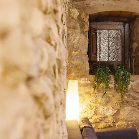 Appartamento Bravissimo 1593, Medieval Charm *