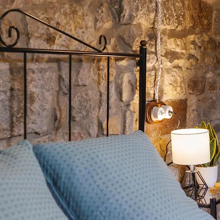 Bravissimo 1593, Pedestrian Area With Medieval Charm شقة